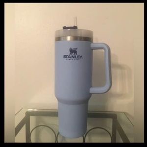 Stanley Tumbler in the OG Cornflower color size 40oz